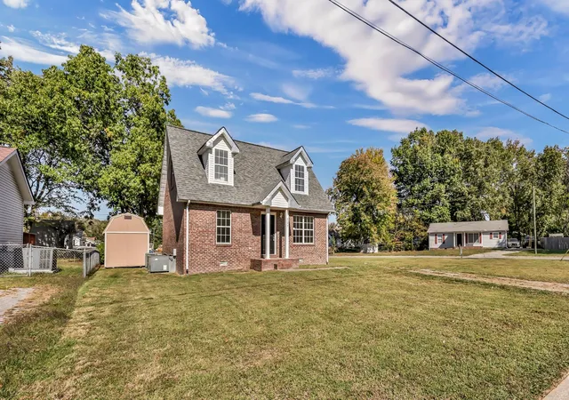 Photo 2 of Single family home for sale at 727 Inver Ln, Clarksville, TN 37042 | MLS# 3626226 | Listing updated on 2026-10-23