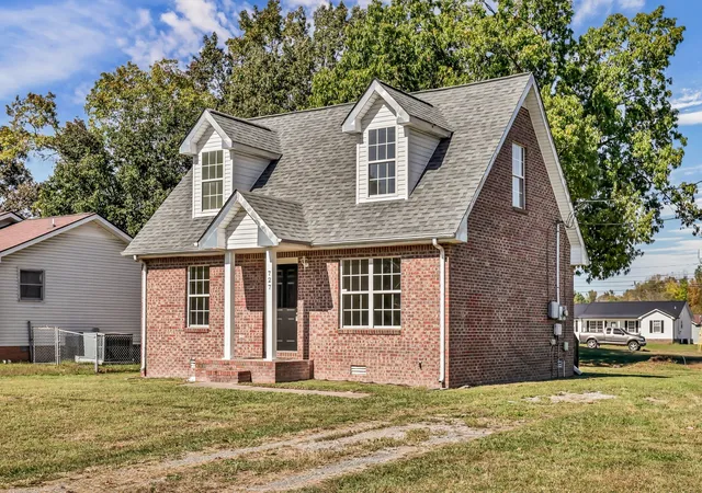 Photo 4 of Single family home for sale at 727 Inver Ln, Clarksville, TN 37042 | MLS# 3626226 | Listing updated on 2026-10-23