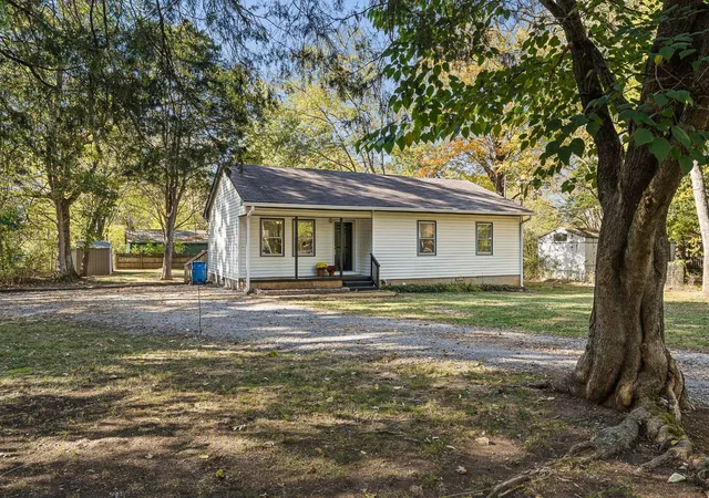 Photo 2 of Single family home for sale at 6139 E Buckeye Btm Rd, Murfreesboro, TN 37129 | MLS# 3629886 | Listing updated on 2026-10-30