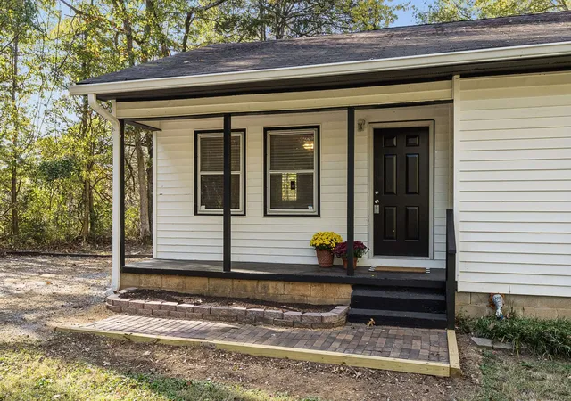 Photo 3 of Single family home for sale at 6139 E Buckeye Btm Rd, Murfreesboro, TN 37129 | MLS# 3629886 | Listing updated on 2026-10-30