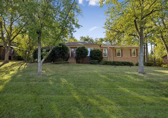 Single family home for sale at 204 Cambridge Pl, Franklin, TN 37067 | MLS# 3626622