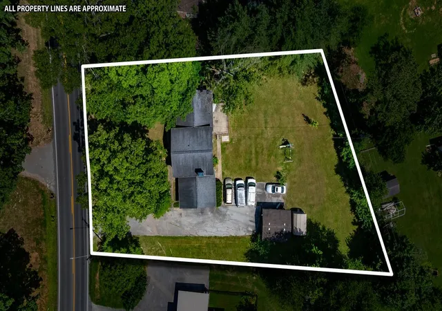 Photo 3 of Single family home for sale at 129 Country Clb Ln, Hopkinsville, KY 42240 | MLS# 3626787 | Listing updated on 2026-10-28