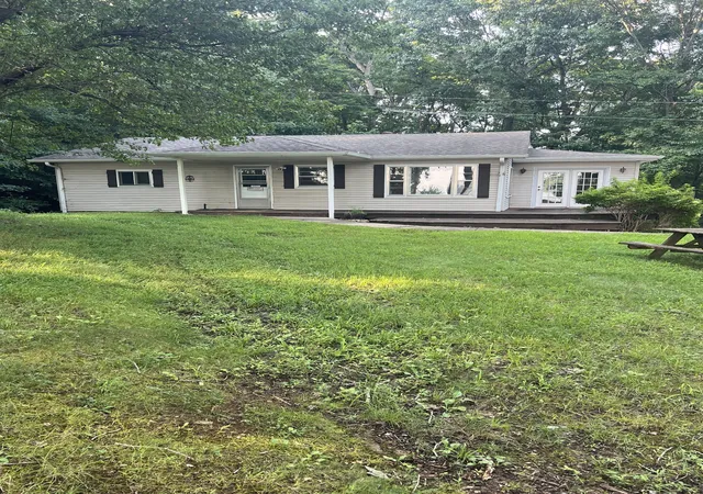 Photo 3 of Single family home for sale at 624 Short Crk Rd, Dover, TN 37058 | MLS# 3626373 | Listing updated on 2026-10-27