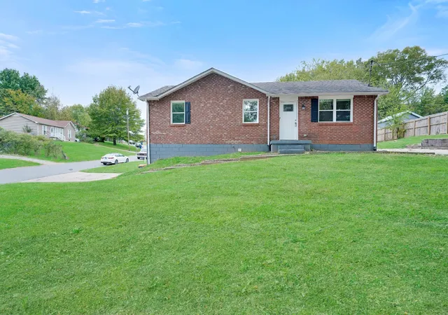 Photo 1 of Single family home for sale at 1579 Boxcroft Rd, Clarksville, TN 37042 | MLS# 3626530 | Listing updated on 2026-10-26