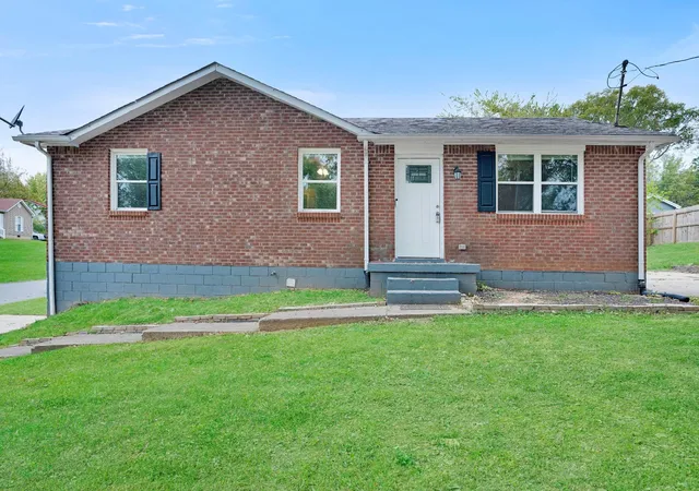 Photo 2 of Single family home for sale at 1579 Boxcroft Rd, Clarksville, TN 37042 | MLS# 3626530 | Listing updated on 2026-10-26