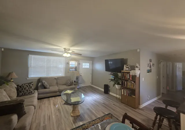 Photo 3 of Single family home for sale at 1579 Boxcroft Rd, Clarksville, TN 37042 | MLS# 3626530 | Listing updated on 2026-10-26