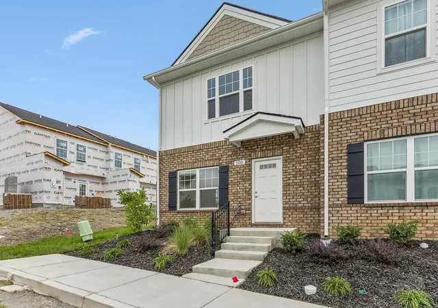 Photo 2 of Townhouse for sale at 206 Dry Crk Cmns Dr, Goodlettsville, TN 37072 | MLS# 3626601 | Listing updated on 2026-10-28