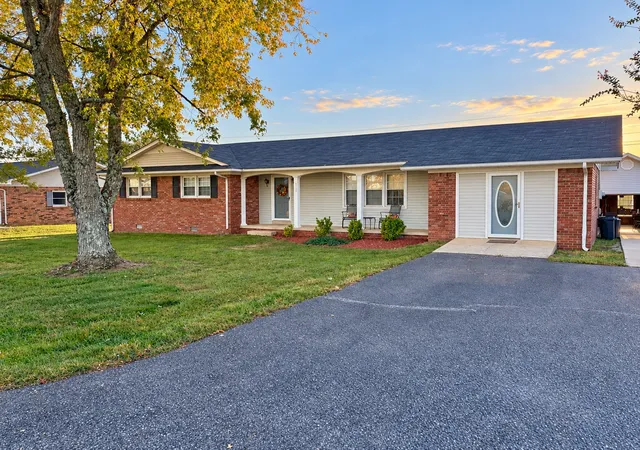 Photo 1 of Single family home for sale at 212 Collier St, Loretto, TN 38469 | MLS# 3626521 | Listing updated on 2026-10-29