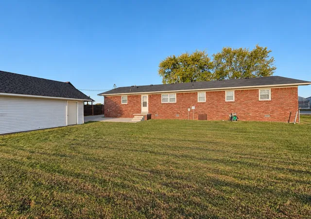 Photo 3 of Single family home for sale at 212 Collier St, Loretto, TN 38469 | MLS# 3626521 | Listing updated on 2026-10-29