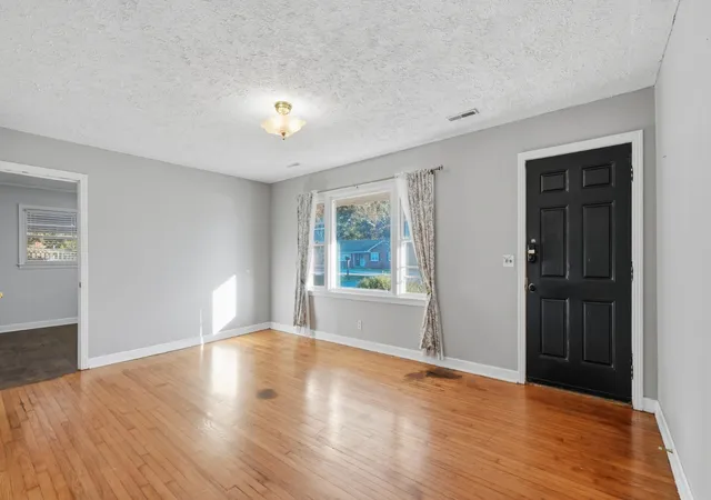 Photo 3 of Single family home for sale at 1003 Oak Dr, Manchester, TN 37355 | MLS# 3626810 | Listing updated on 2026-10-26