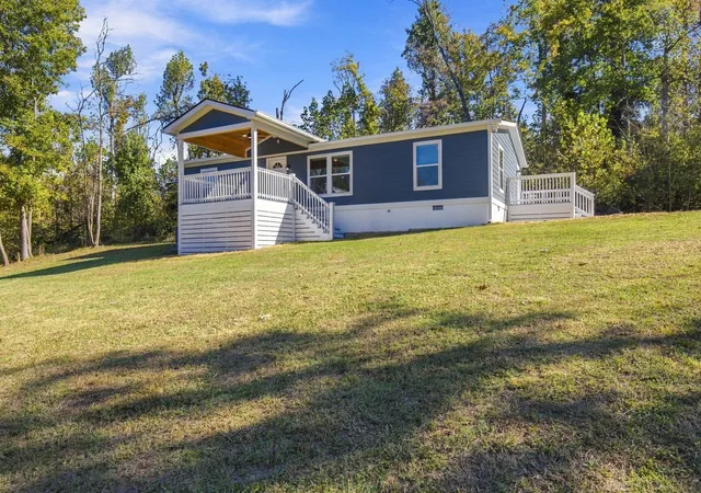 Photo 2 of Manufactured home for sale at 1900 Batts Ln, Clarksville, TN 37042 | MLS# 3627229 | Listing updated on 2026-10-29