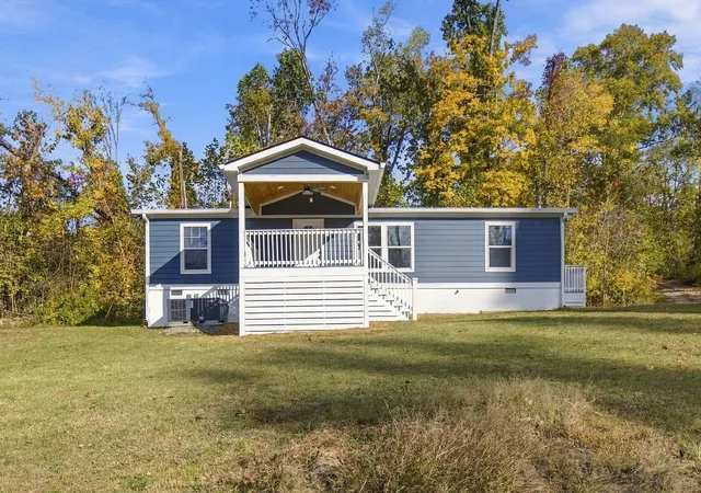 Photo 3 of Manufactured home for sale at 1900 Batts Ln, Clarksville, TN 37042 | MLS# 3627229 | Listing updated on 2026-10-29