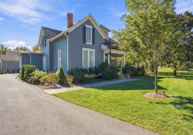 Photo 2 of Single family home for sale at 304 Stewart St, Franklin, TN 37064 | MLS# 3626667 | Listing updated on 2026-10-31