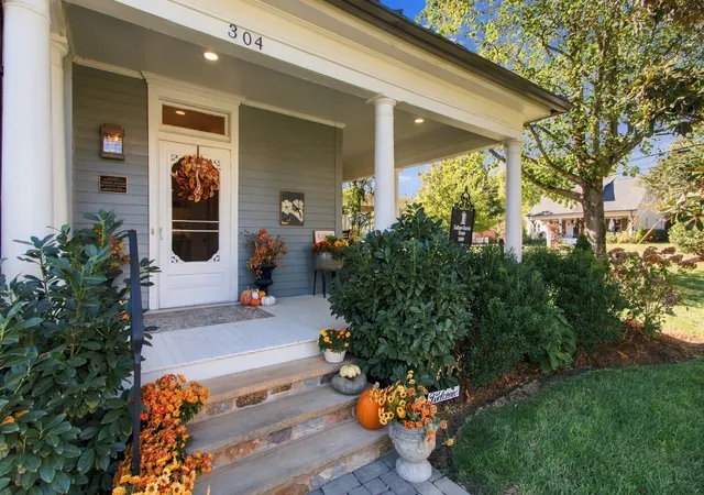 Photo 3 of Single family home for sale at 304 Stewart St, Franklin, TN 37064 | MLS# 3626667 | Listing updated on 2026-10-31