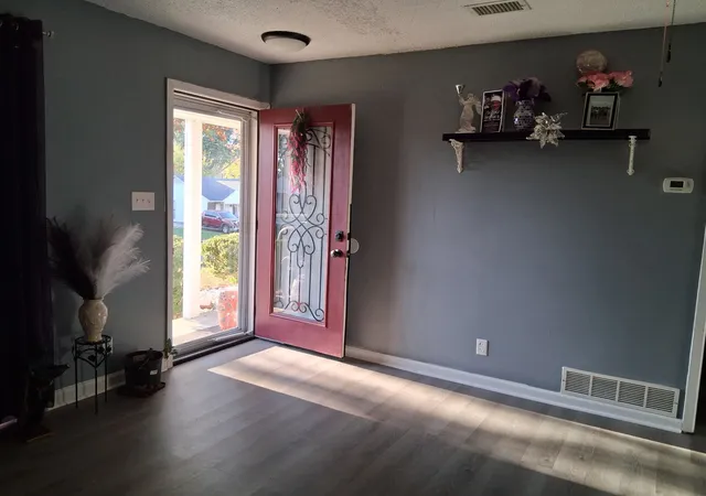 Photo 3 of Single family home for sale at 20 Breezewood Cv, Jackson, TN 38305 | MLS# 3627124 | Listing updated on 2026-10-26