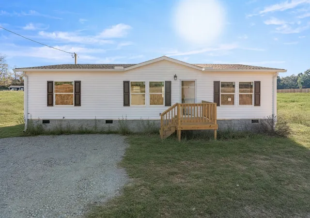 Photo 1 of Manufactured home for sale at 395 Busby Rd, Loretto, TN 38469 | MLS# 3626620 | Listing updated on 2026-10-29