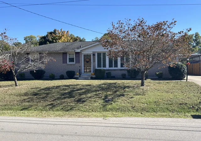 Photo 1 of Sale Pending at 442 Capri Dr, Nashville, TN 37209 | MLS# 3626726 | Listing updated on 2026-10-28