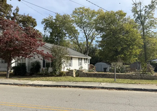 Photo 1 of Single family home for sale at 737 Maplewood Ave, Tullahoma, TN 37388 | MLS# 3626719 | Listing updated on 2026-10-28