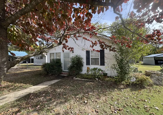 Photo 2 of Single family home for sale at 737 Maplewood Ave, Tullahoma, TN 37388 | MLS# 3626719 | Listing updated on 2026-10-28