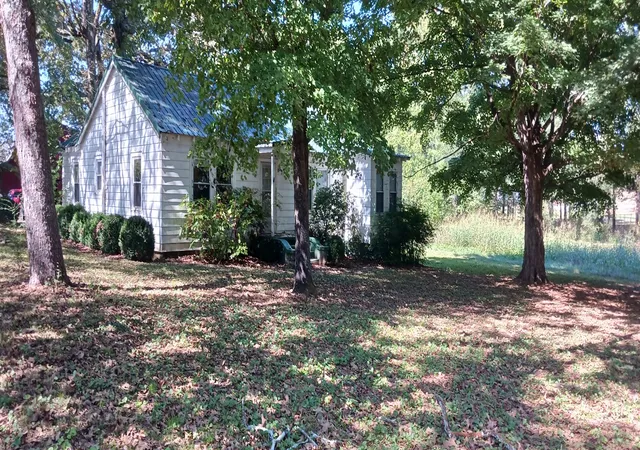 Photo 1 of Single family home for sale at 416 Main St, Huntland, TN 37345 | MLS# 3626721 | Listing updated on 2026-10-30