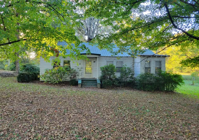 Photo 1 of Single family home for sale at 416 Main St, Huntland, TN 37345 | MLS# 3626721 | Listing updated on 2026-10-30