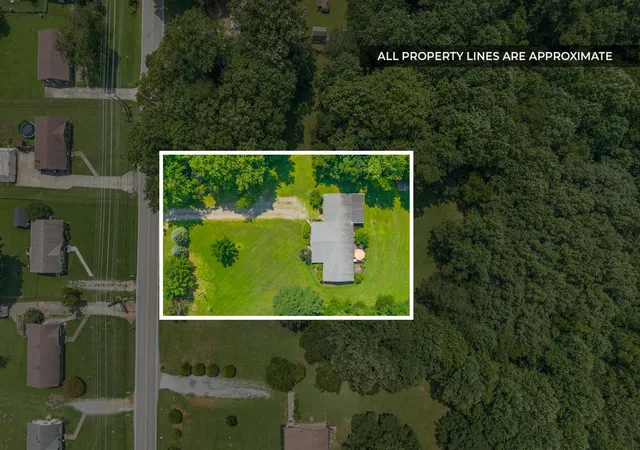Photo 2 of Single family home for sale at 825 Pollard Rd, Clarksville, TN 37042 | MLS# 3626783 | Listing updated on 2026-10-30