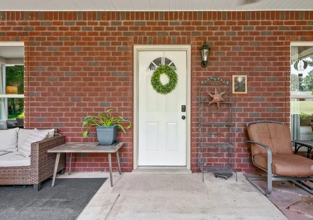 Photo 4 of Single family home for sale at 825 Pollard Rd, Clarksville, TN 37042 | MLS# 3626783 | Listing updated on 2026-10-30