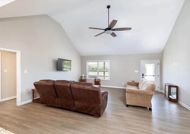 Photo 4 of Single family home for sale at 1870 Cornersville Hwy, Lewisburg, TN 37091 | MLS# 3626845 | Listing updated on 2026-10-28