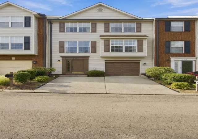 Townhouse for sale at 487 Huntington Ridge Dr, Nashville, TN 37211 | MLS# 3627439