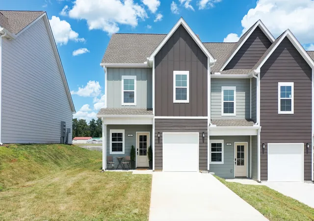 Townhouse for sale at 701 S Wall St, Shelbyville, TN 37160 | MLS# 3626758