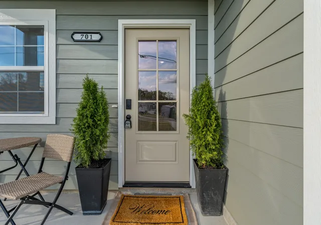 Photo 2 of Townhouse for sale at 701 S Wall St, Shelbyville, TN 37160 | MLS# 3626758 | Listing updated on 2026-10-26
