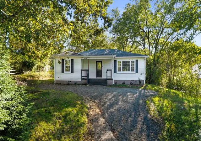 Single family home for sale at 1040 6th Street NE, Cleveland, TN 37311 | MLS# 3626771