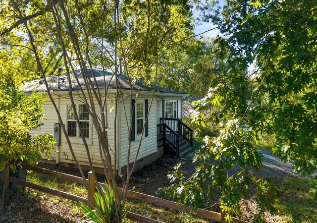 Photo 2 of Single family home for sale at 1040 6th Street NE, Cleveland, TN 37311 | MLS# 3626771 | Listing updated on 2026-10-26