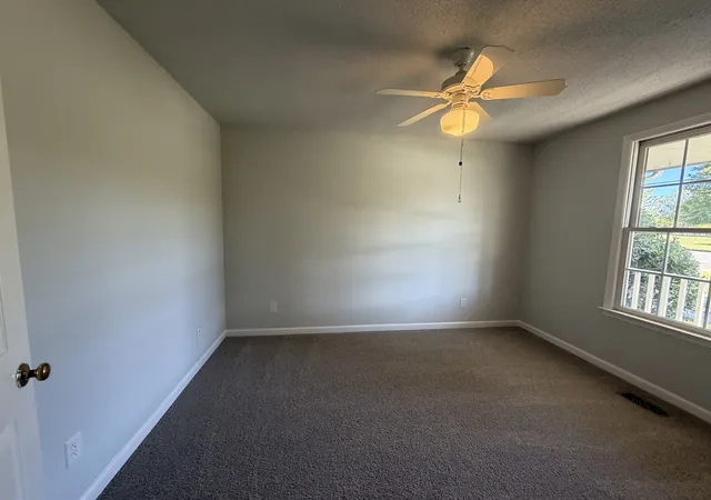 Photo 3 of Single family home for sale at 1102 Tobacco Rd, Clarksville, TN 37042 | MLS# 3626834 | Listing updated on 2026-10-26