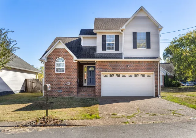 Photo 1 of Single family home for sale at 1769 University Dr, Columbia, TN 38401 | MLS# 3626844 | Listing updated on 2026-10-28