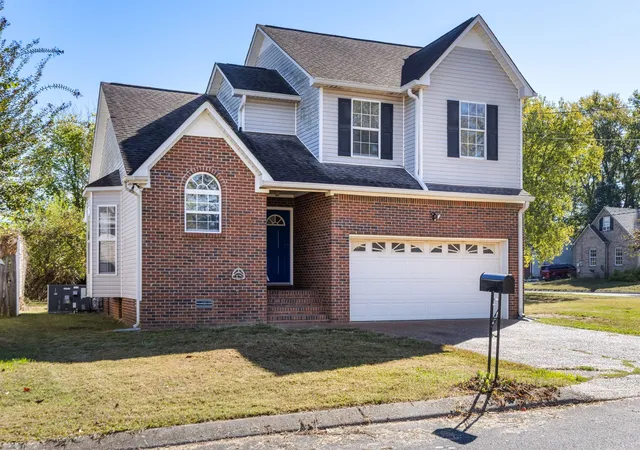 Photo 2 of Single family home for sale at 1769 University Dr, Columbia, TN 38401 | MLS# 3626844 | Listing updated on 2026-10-28