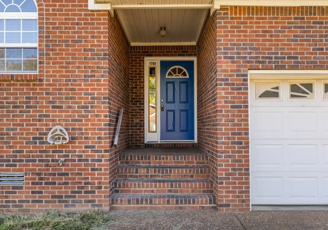 Photo 3 of Single family home for sale at 1769 University Dr, Columbia, TN 38401 | MLS# 3626844 | Listing updated on 2026-10-28