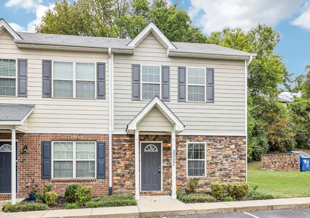 Townhouse for sale at 2027 Pinecrest Dr, Nashville, TN 37211 | MLS# 3627002