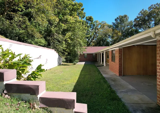 Photo 3 of Single family home for sale at 116 N Magnolia Ave, South Pittsburg, TN 37380 | MLS# 3626822 | Listing updated on 2026-10-27