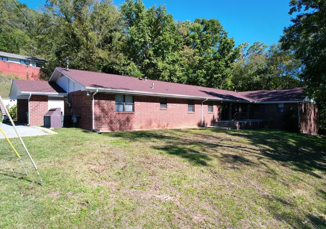 Photo 4 of Single family home for sale at 116 N Magnolia Ave, South Pittsburg, TN 37380 | MLS# 3626822 | Listing updated on 2026-10-27