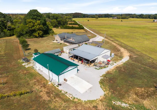 Photo 4 of Single family home for sale at 3595 Clark Rd, Lewisburg, TN 37091 | MLS# 3628017 | Listing updated on 2026-10-29