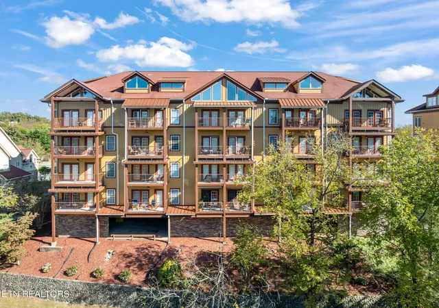Condo for sale at 527 River Pl Way #334, Sevierville, TN 37862 | MLS# 3626839