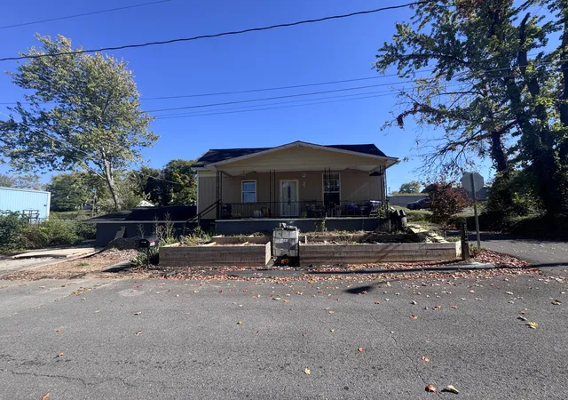 Photo 1 of Single family home for sale at 220 Short St NE, Cleveland, TN 37311 | MLS# 3626861 | Listing updated on 2026-10-28