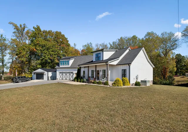 Single family home for sale at 1930 Williams Rd, Lafayette, TN 37083 | MLS# 3628396