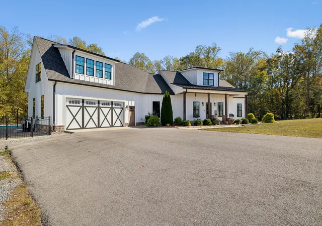 Photo 1 of Single family home for sale at 1930 Williams Rd, Lafayette, TN 37083 | MLS# 3628396 | Listing updated on 2026-10-29
