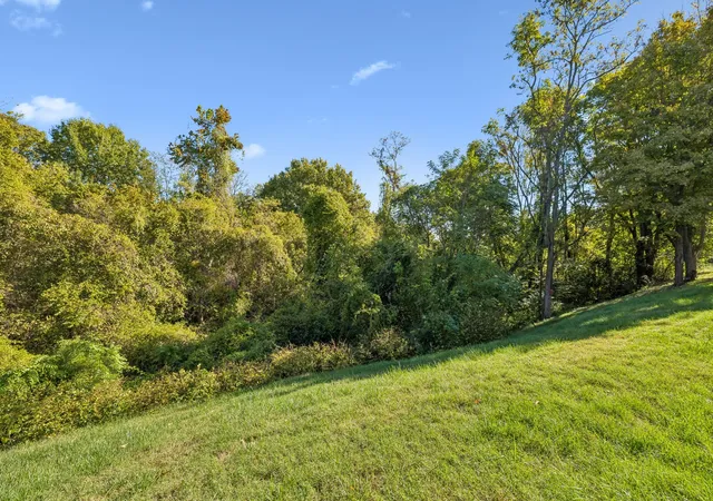 Listing Photo 2 - Condo for sale in building located at 105 Cumberland Trce, Nashville, TN 37214 - Unit #105