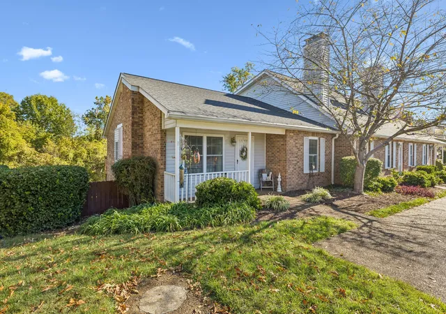 Listing Photo 5 - Condo for sale in building located at 105 Cumberland Trce, Nashville, TN 37214 - Unit #105