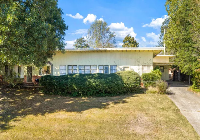 Single family home for sale at 604 4th Avenue, Fayetteville, TN 37334 | MLS# 3627768