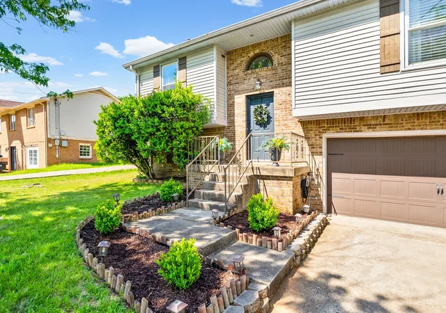 Photo 1 of Single family home for sale at 3324 Carrie Dr, Clarksville, TN 37042 | MLS# 3627183 | Listing updated on 2026-10-26