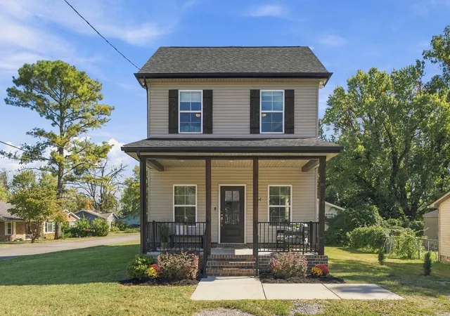 Photo 2 of Single family home for sale at 734 Lee St, Murfreesboro, TN 37130 | MLS# 3627195 | Listing updated on 2026-10-28